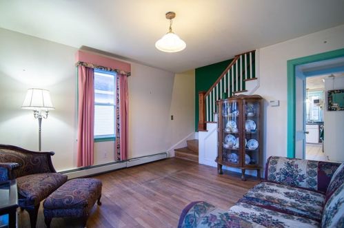 126 Sandringham Ave, Providence, RI 02908-2314