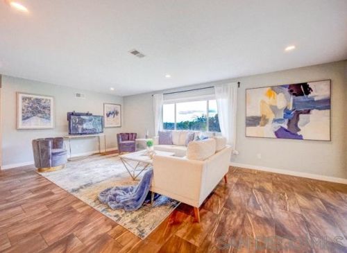 19126 Las Encinas Dr, Ramona, CA 92065-7414
