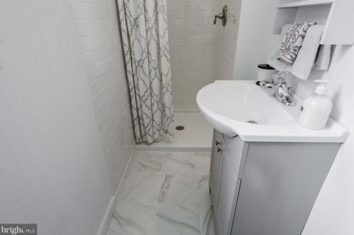 210 Rosedale Ave, Lancaster PA  17603-5708 exterior