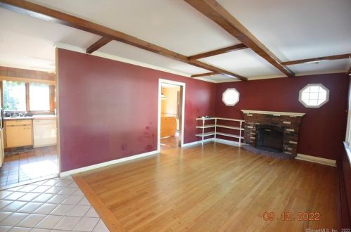 15 Tuckahoe Dr, Huntington, CT 06484-2706