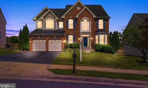 2450 Transom Pl, Woodbridge, VA 22191-1495