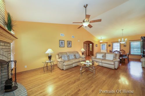 1003 Prairieview Pkwy, Pingree Grove, IL 60140-8256