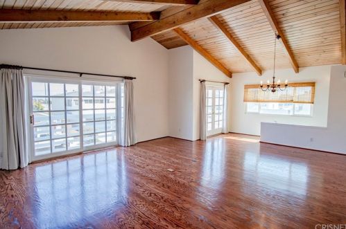 137 Santa Monica Ave, Oxnard, CA 93035-4684