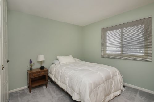 303 Redwing Dr, Bannockburn IL  60015-3684 exterior