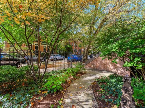 2117 Hudson Ave, Chicago, IL 60614-4522