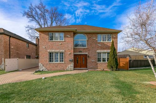 9040 Oconto Ave, Morton Grove, IL 60053-1774