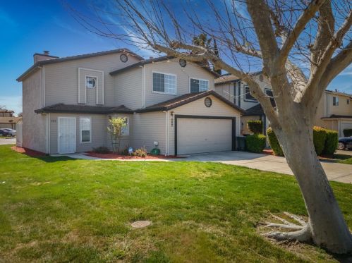 582 4th St, Tracy, CA 95376-4527