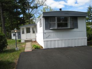 8 Winding Ln, Nashua, NH 03062-1146