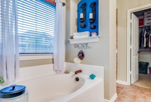 5329 Molasses Dr, Fort Worth TX  76179-8166 exterior