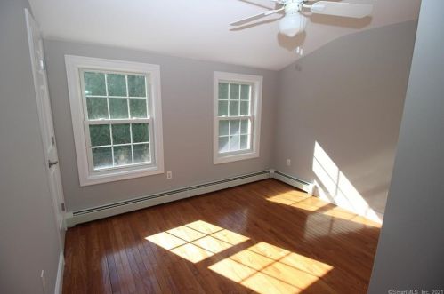 6 Pearmain Rd, Huntington CT  06484-2122 exterior