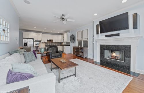 2055 Belmont Ave, Chicago, IL 60618-6411