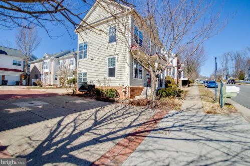 8880 Song Sparrow Dr, Gainesville, VA 20155-5841