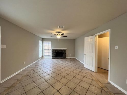 1935 Old Dixie Dr, Richmond TX  77406-6842 exterior