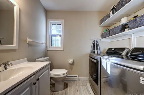 8 Captains Watch, Huntington CT  06484-5914 exterior