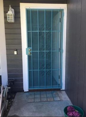 1216 Dezzani Ln, Modesto, CA 95358-5900
