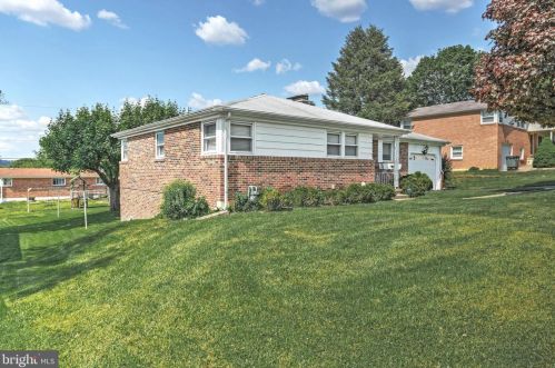 2467 Auburn Rd, York, PA 17402-3602
