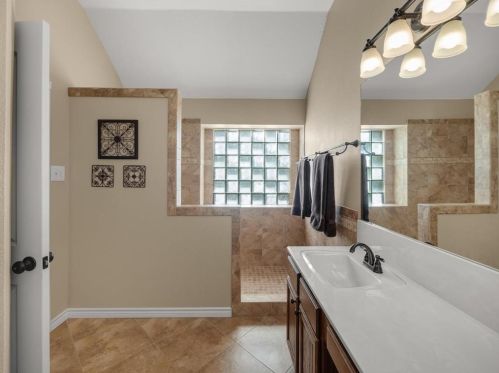 3833 Harrison Dr, Carrollton TX 75010-6323 exterior