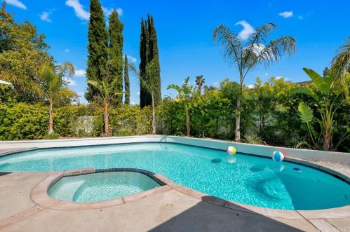 3634 Royal Woods Dr, Van Nuys CA  91403-4214 exterior