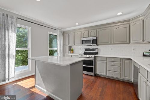 12087 Edgemere Cir, Herndon, VA 20190-3260