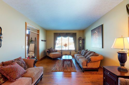 750 Fairway Ln, Sycamore IL  60178 exterior