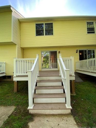 4 Countryside Ln, Middletown CT  06457-5557 exterior