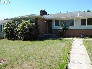 2249 98th Ave, Portland OR  97216-2611 exterior