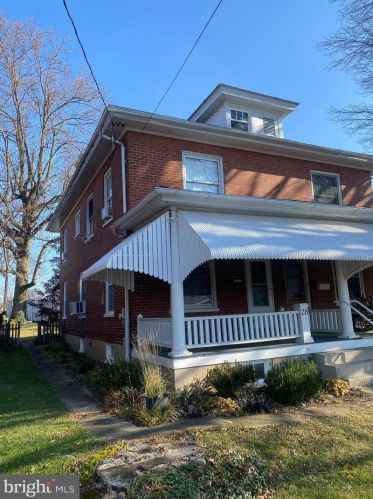 28 Pine St, Ephrata, PA 17522-2182