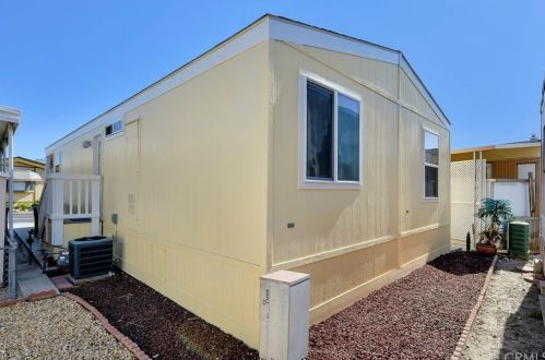 45 Maple Via, Anaheim CA  92801-1036 exterior