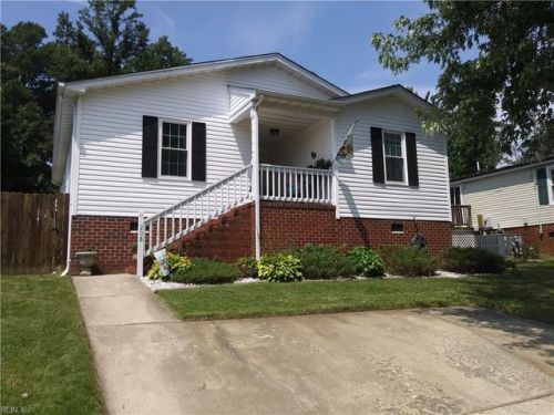 208 Burnetts Way, Suffolk VA  23434-8042 exterior