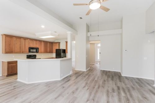 6006 Silverleaf Ln, Garland TX  75043-6325 exterior