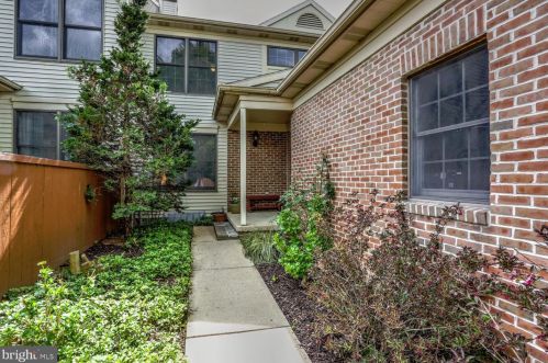 1843 Spring Ridge Ln, Lancaster PA  17603-6794 exterior