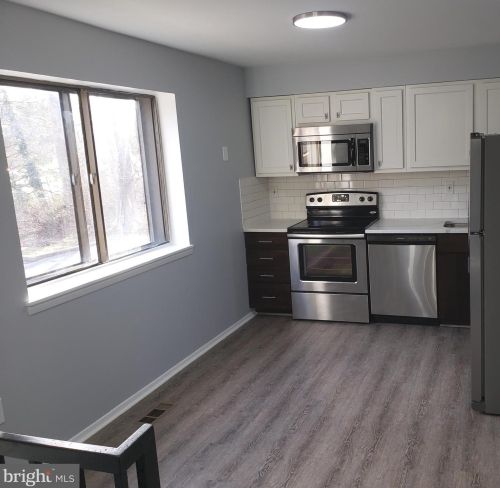 7357 Hickory Log Cir, Columbia, MD 21045-5030