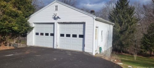 184 Chimney Hill Rd, Wallingford CT  06492-1600 exterior