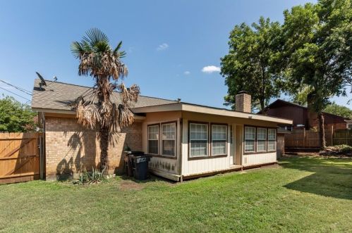 1808 Lake Shore Ct, Fort Worth TX  76103-1512 exterior