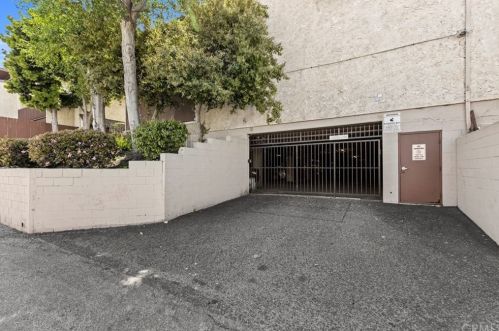 7715 Newman Ave, Huntington Beach CA  92647-6817 exterior