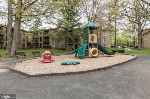 2012 Colts Neck Rd, Herndon VA  20191-2012 exterior