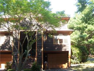 27 Tamarac Ridge Cir, Huntington, CT 06484-2983