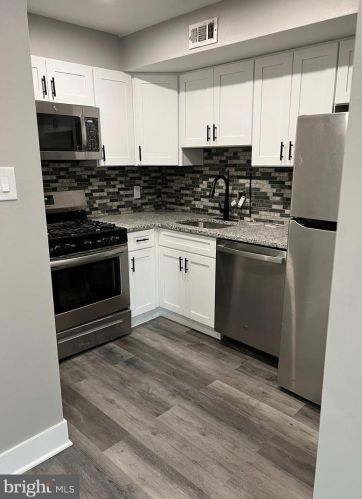 720 Lombard St, Philadelphia, PA 19147-1315