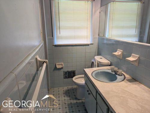 352 Harris Manor Dr, Atlanta GA  30311-2117 exterior
