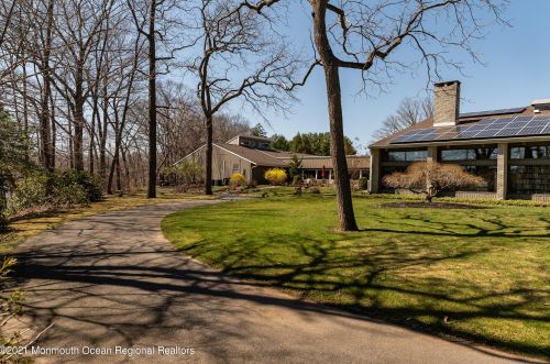 62 Manchester Ct, Tinton Falls NJ  07701-5496 exterior