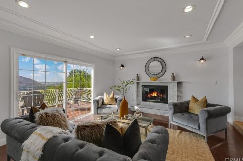 1623 Gladys Dr, Glendale CA  91206-1650 exterior