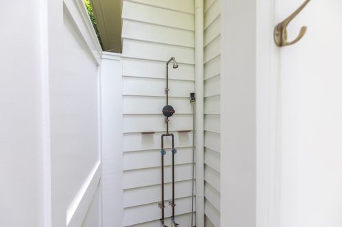 1439 Emory Rd, Atlanta GA  30306-2407 exterior