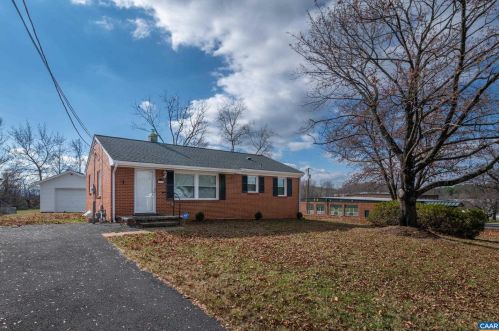 422 Sterling St, Staunton, VA 24401-5035