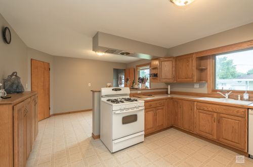 1171 Lincoln Ave, Boulder Hill, IL 60538-1351