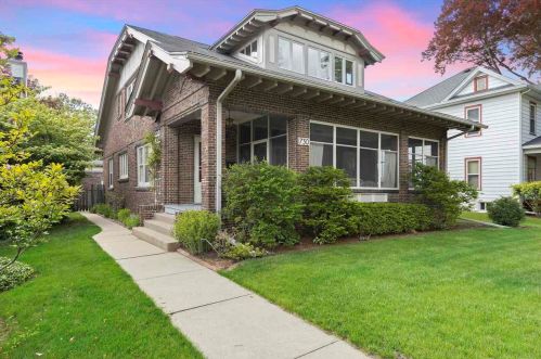1730 Oxford St, Rockford, IL 61103-4821