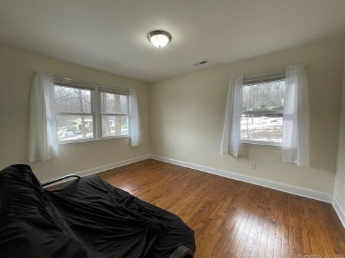 6 Little Fox Run, Huntington CT  06484-1619 exterior