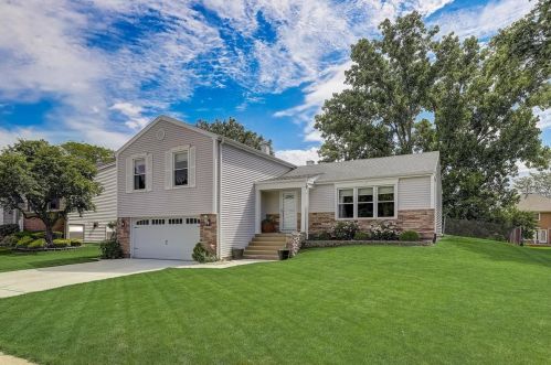 149 Larchmont Ln, Hanover Park, IL 60108-1411