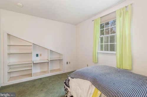 102 Suncrest Rd, Lancaster PA  17601-4834 exterior