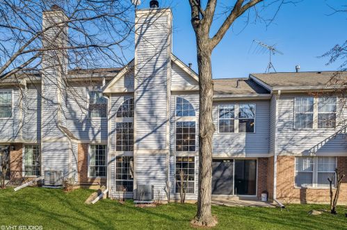 2104 Glasgow Ct, Hanover Park IL  60133-2957 exterior