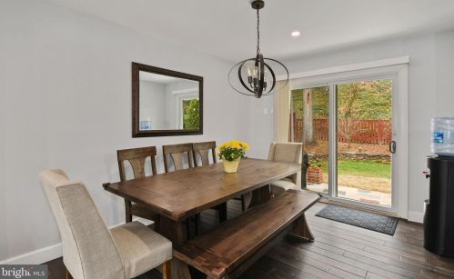 6717 Holford Ln, Springfield VA  22152-2935 exterior